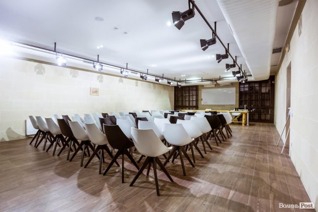 Сучасний бізнес-готель «Wall Street Hotel» у центрі Одеси*