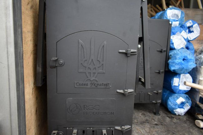 Волинь передала військовим дві вантажівки з генераторами, пічками-буржуйками. ФОТО