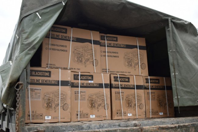 Волинь передала військовим дві вантажівки з генераторами, пічками-буржуйками. ФОТО