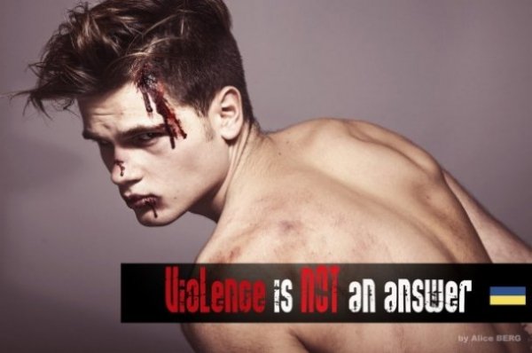 Проти насилля на Євромайдані  зробили фотосесію