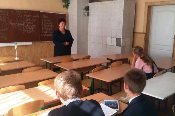 Освітній конфлікт на Волині: селяни чекають на губернатора. ВІДЕО