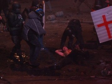 «Війна» у Києві: як людей «розстрілювали» гумовими кулями. ВІДЕО