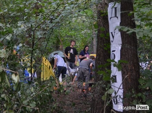Дубнівська делегація засіла у лісі