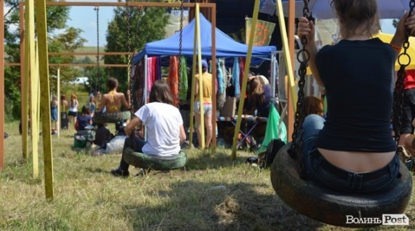 Качелі-саморобки 