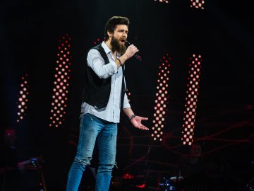 Барбер з Луцька заспівав на «Голосі країни». ФОТО