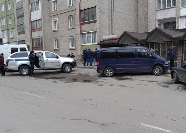 Аварія у Нововолинську: п'яний водій збив дівчину на тротуарі. ФОТО. ВІДЕО