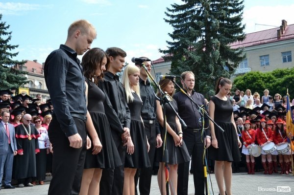 Студенти вшанували загиблих в АТО та революції жалобною піснею