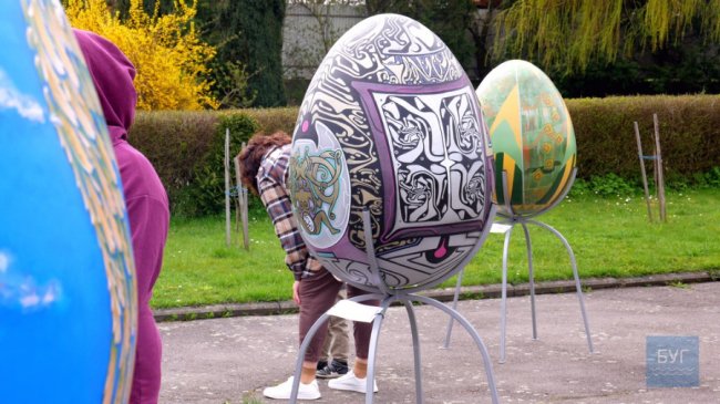 У Володимирі до Великодня відкрили алею писанок. ФОТО