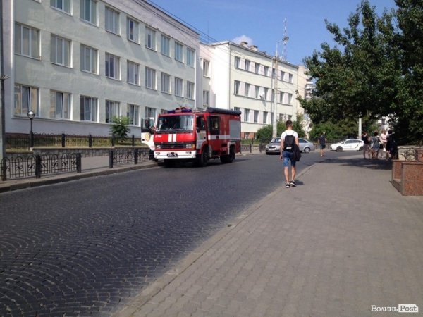 У луцькому банку виявили підозрілу коробку. ФОТО