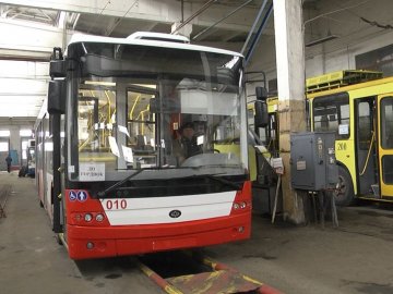 У Луцьку тестують тролейбус з системою знезараження повітря. ВІДЕО