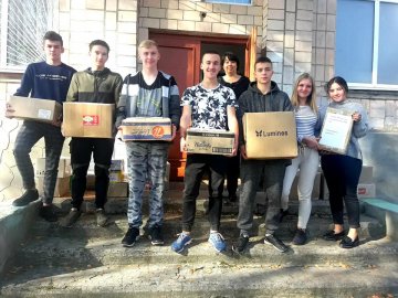 Учні волинської школи передали бійцям на Схід продукти та листи. ФОТО