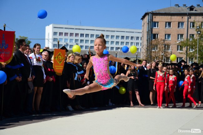 Більше тисячі першокурсників посвятили у студенти СНУ. ФОТО