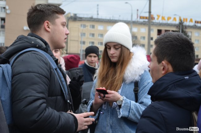 «Пільгак за студак»: луцькі студенти вимагали пільгового проїзду у маршрутках. ФОТО