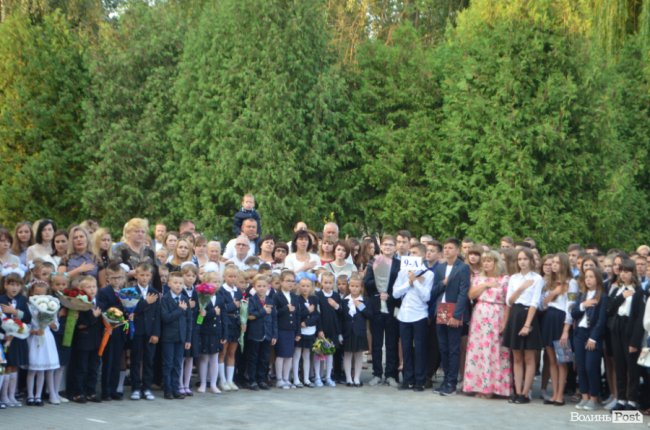 Свято першого дзвоника у луцькій школі №22. ФОТО