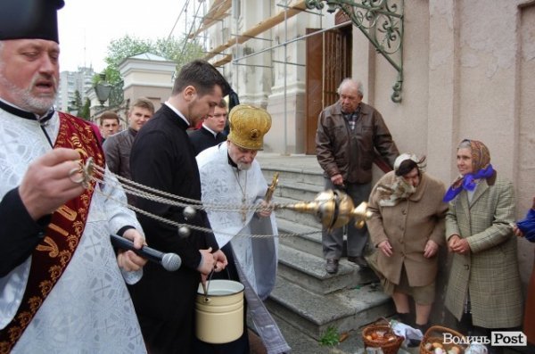 У Луцьку почали освячувати паску. ФОТО