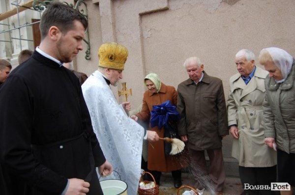 У Луцьку почали освячувати паску. ФОТО