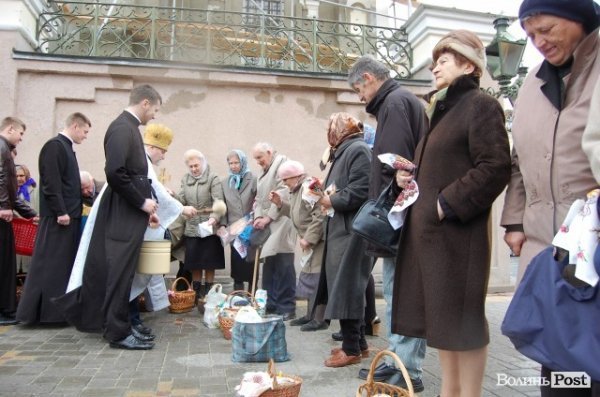 У Луцьку почали освячувати паску. ФОТО