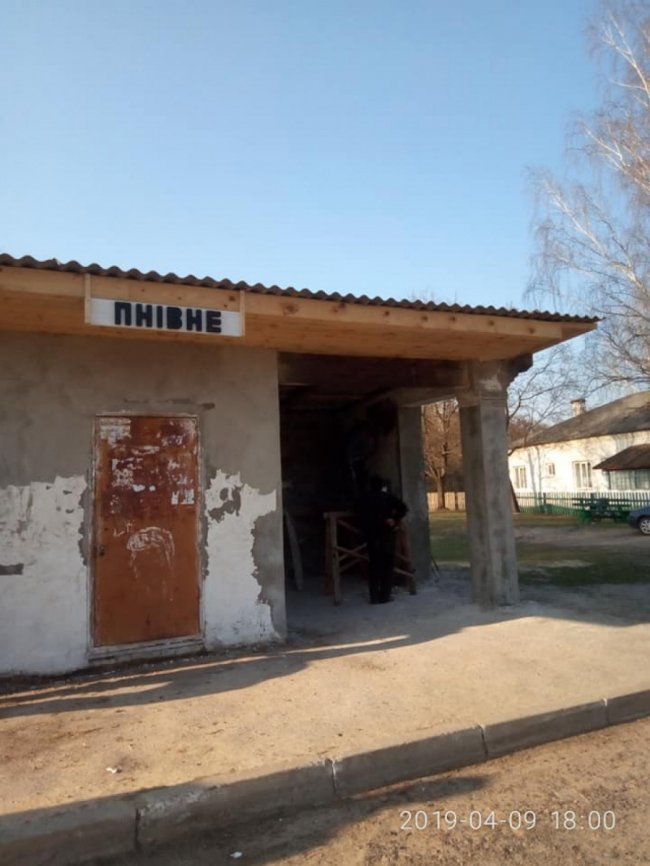 На Волині селяни перетворили зупинку у витвір мистецтва. ФОТО