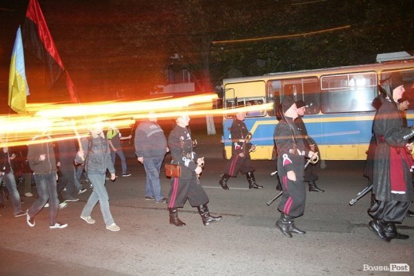 У Луцьку відбулася смолоскипна хода на честь ювілею УПА. ФОТО