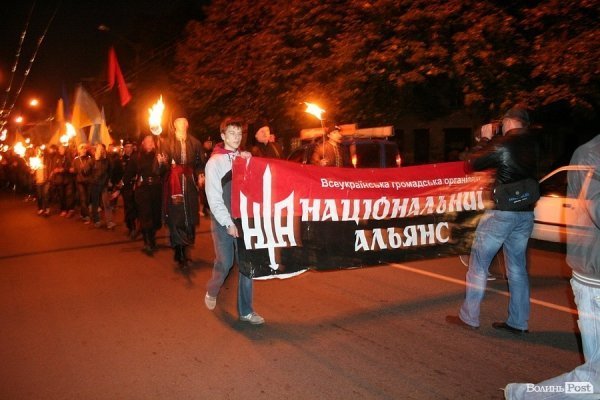 У Луцьку відбулася смолоскипна хода на честь ювілею УПА. ФОТО