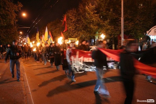 У Луцьку відбулася смолоскипна хода на честь ювілею УПА. ФОТО