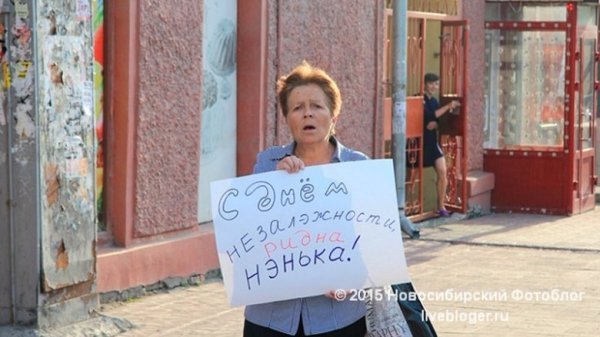 Росіяни провели агітаційні акції з українськими прапорами. ФОТО