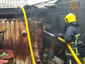 На Волині загорілася господарська споруда