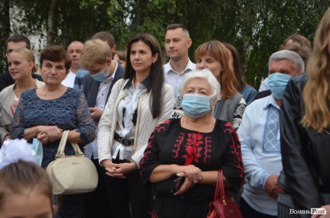 Як у луцькій школі №1 відзначали свято першого дзвоника. ФОТО 