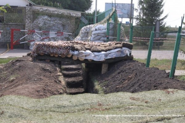 Прикордонники своїми силами зводять «стіни Коломойського». ФОТО