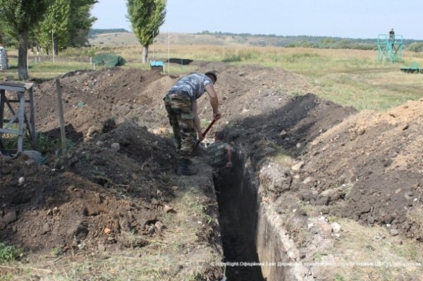 Прикордонники своїми силами зводять «стіни Коломойського». ФОТО