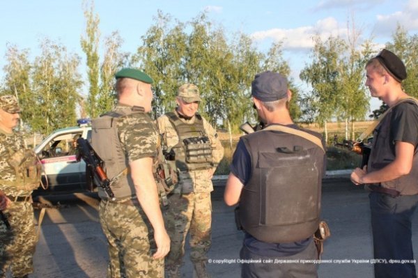 Прикордонники своїми силами зводять «стіни Коломойського». ФОТО