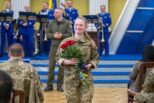 Віталій Кличко нагородив бійців 23 батальйону, які звільняли Київську область