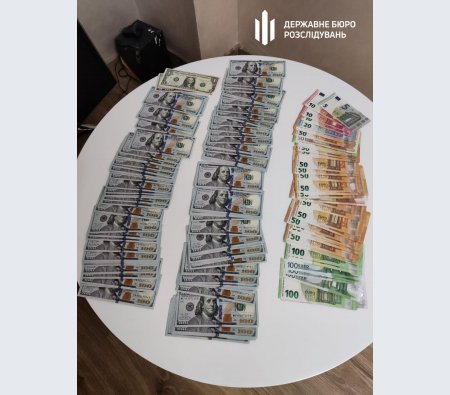  Вимагала гроші за оформлення інвалідності: посадовиця на Львівщині намагалася з'їсти гроші при затриманні