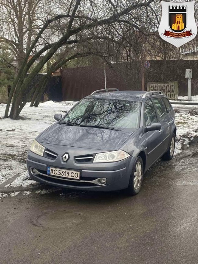У Луцьку «автохами» знищили зелену зону. ФОТО