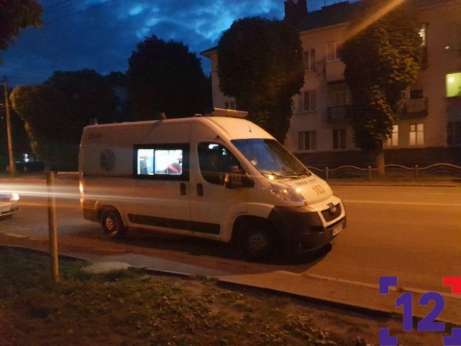 Медики «відкачали» 13-річну лучанку, яка отруїлась алкоголем