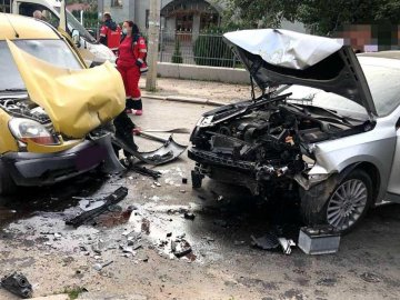 У Рівному чоловік спричинив ДТП, роздягнувся і втікав від поліції