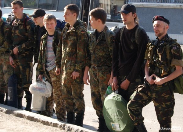 До волинського лісу відправили 130 камуфльованих молодиків