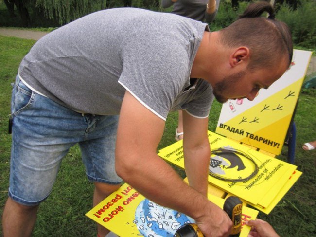 Не смітити: у місті на Волині з'явились оригінальні таблички. ФОТО