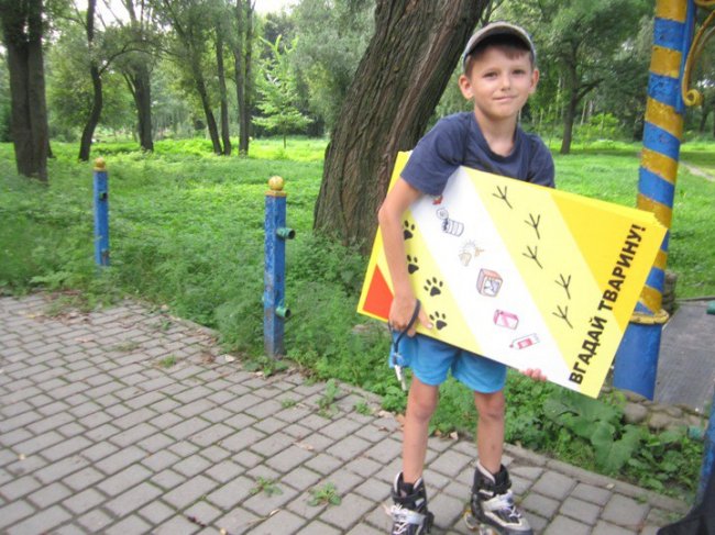 Не смітити: у місті на Волині з'явились оригінальні таблички. ФОТО