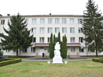 Відоме ім'я луцького лікаря-гінеколога, який шукав клієнтів повіям з Рівненської