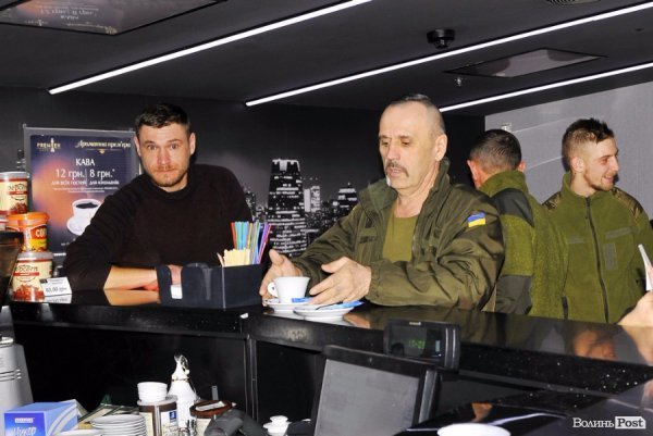 Кіно й розваги: у Луцьку благодійники організували для бійців емоційну реабілітацію