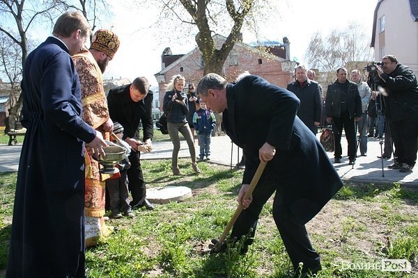 У Луцьку освятили місце під каплицю Небесної сотні. ФОТО