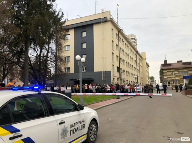 Як у Луцьку відбувався мітинг підприємців та про що говорили за зачиненими дверима. ФОТО 