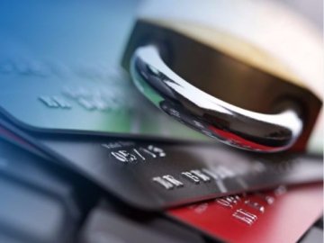 Списання боргів з банківських карток: чи йдеться про автоматичне зняття грошей