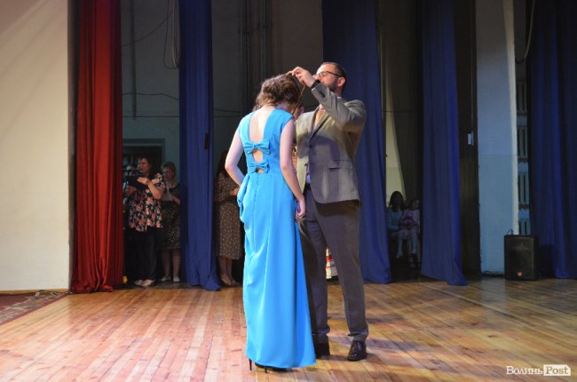 «Ви переможці»: у Луцьку нагородили випускників-медалістів. ФОТО