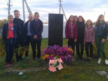Трагедія Бабиного Яру: на Ковельщині вшанували жертв Голокосту. ФОТО