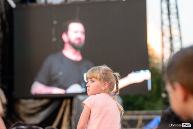 Казали «гречка», але підспівували: як у Луцьку минув безкоштовний концерт «Океану Ельзи». ФОТО 