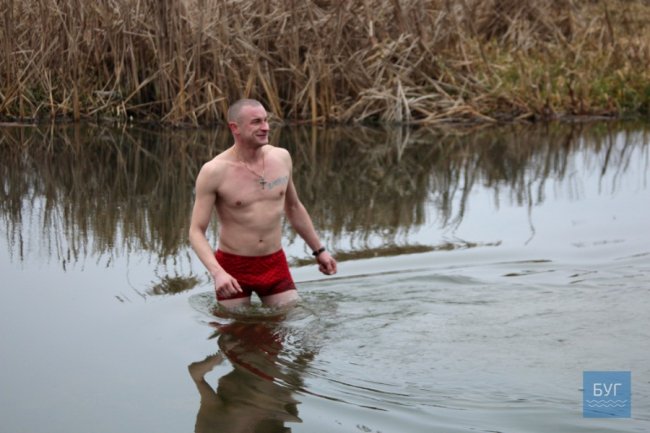 Як у Володимирі купалися на Водохреще. ФОТО