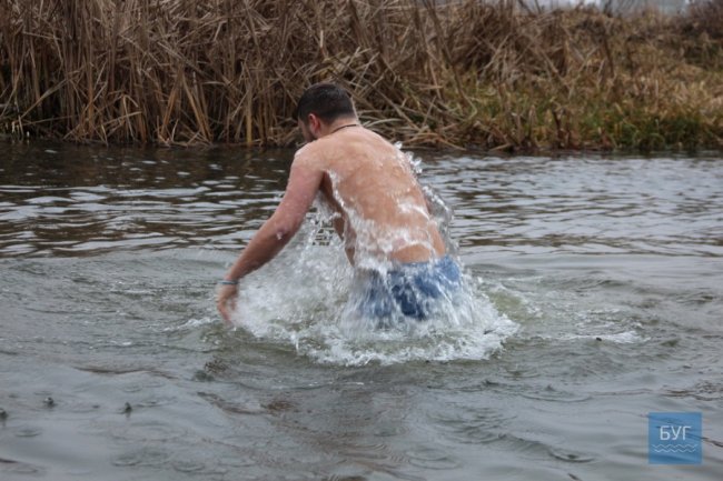 Як у Володимирі купалися на Водохреще. ФОТО