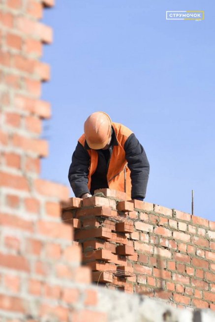 У ЖК «Струмочок» біля Луцька перша секція таунхаусів готова на 40%. ФОТО*